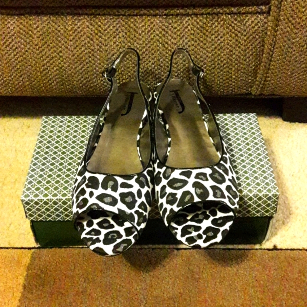 New JRenee Cheetah Wedges